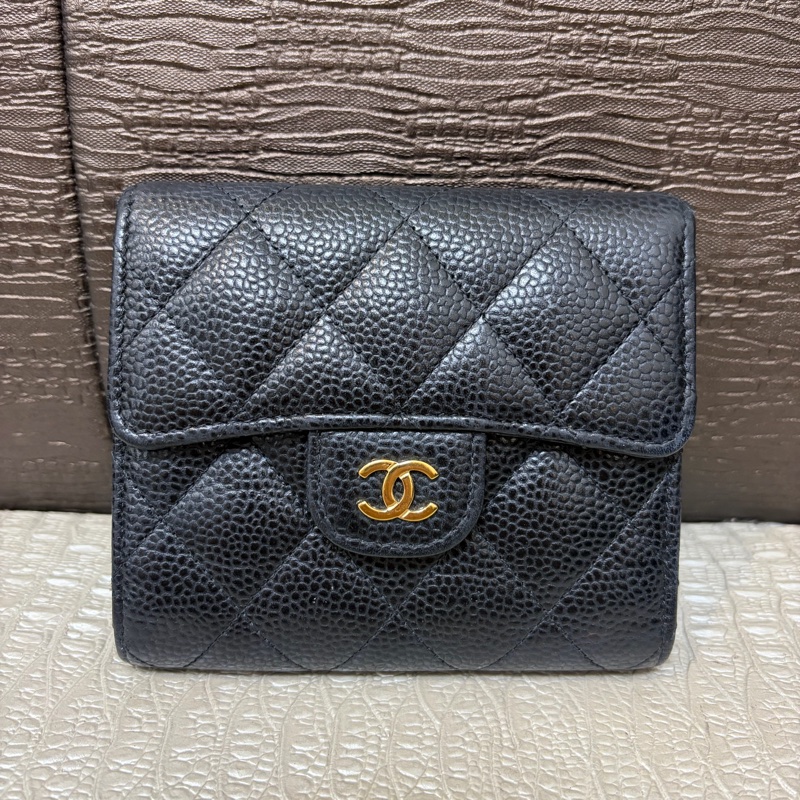 Chanel 黑荔枝牛皮金釦三折短夾AP0231-0