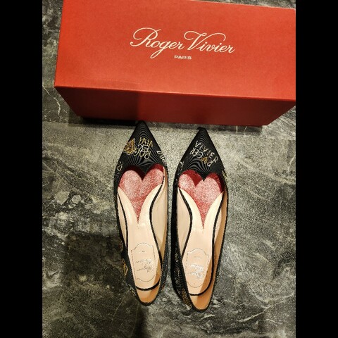 Roger Vivier RV 正品 情人節限定款 黑色刺繡愛心尖頭平底鞋 38碼(近全新/專櫃購回)