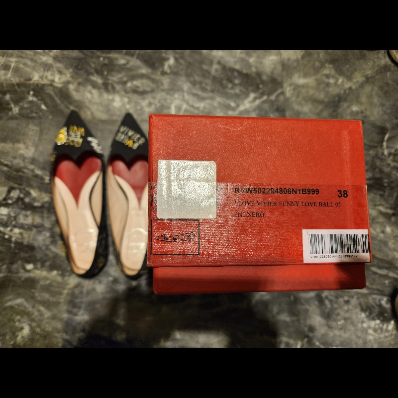 Roger Vivier RV 正品 情人節限定款 黑色刺繡愛心尖頭平底鞋 38碼(近全新/專櫃購回)-2