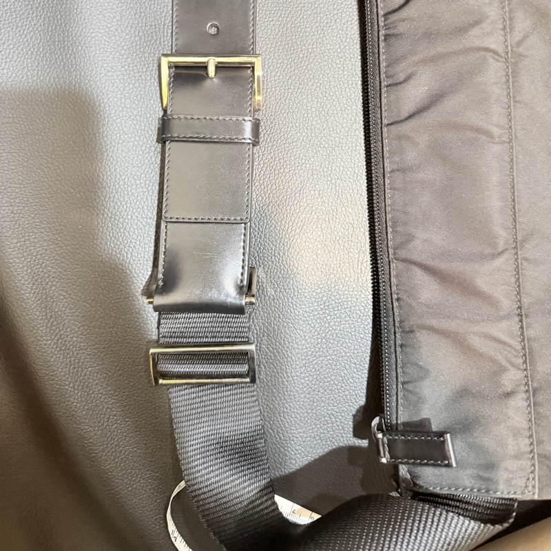 9新🎖️男生怎麼背怎麼帥的黑色PRADA🖤經典尼龍 胸口包 腰包 斜背包-6