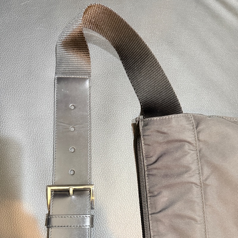 9新🎖️男生怎麼背怎麼帥的黑色PRADA🖤經典尼龍 胸口包 腰包 斜背包-7