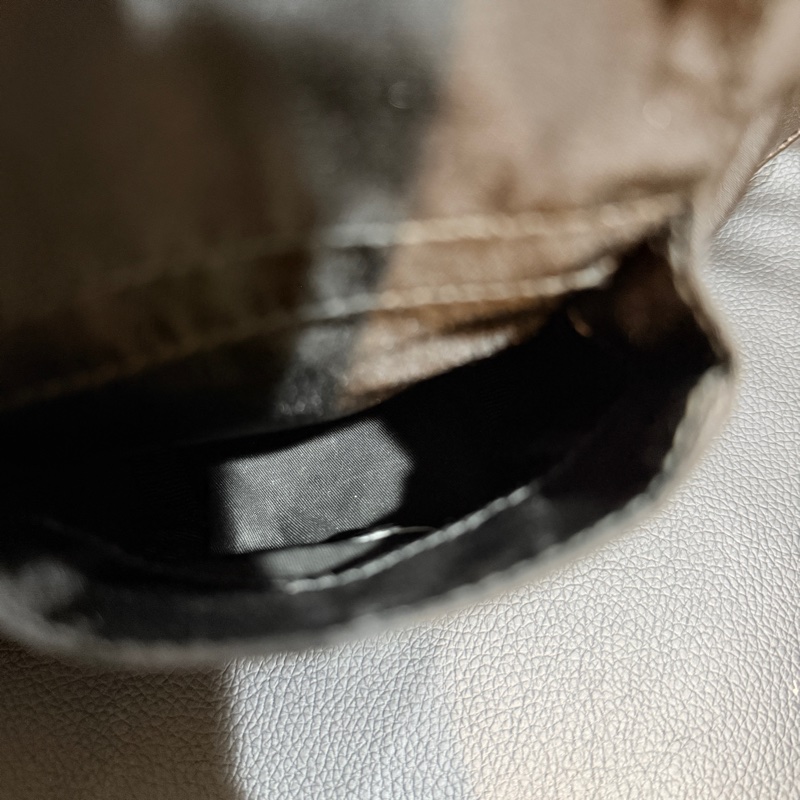 9新🎖️男生怎麼背怎麼帥的黑色PRADA🖤經典尼龍 胸口包 腰包 斜背包-24