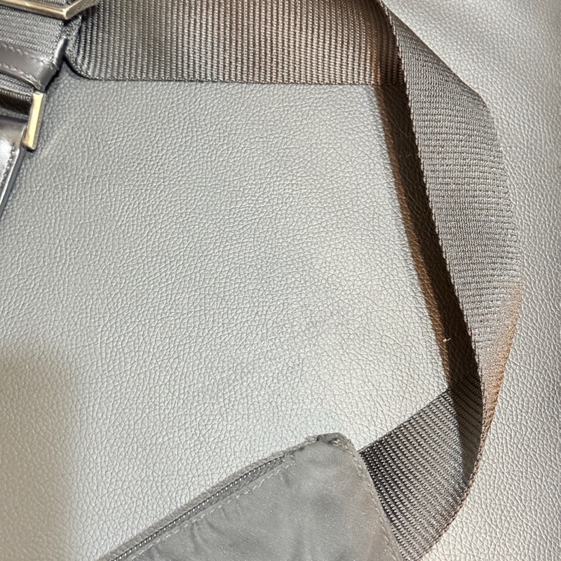 9新🎖️男生怎麼背怎麼帥的黑色PRADA🖤經典尼龍 胸口包 腰包 斜背包-35