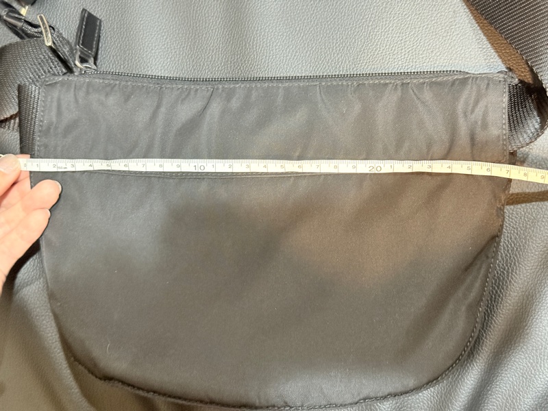 9新🎖️男生怎麼背怎麼帥的黑色PRADA🖤經典尼龍 胸口包 腰包 斜背包-39