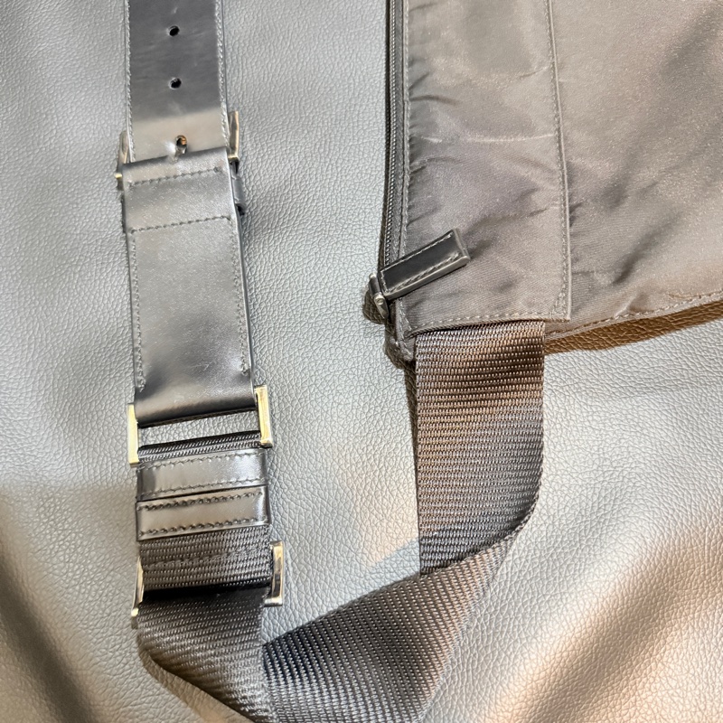 9新🎖️男生怎麼背怎麼帥的黑色PRADA🖤經典尼龍 胸口包 腰包 斜背包-47