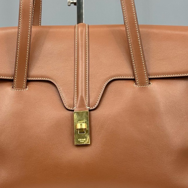 Celine 賽琳 soft16 全皮焦糖色單肩包 32*25 附件:單品-10
