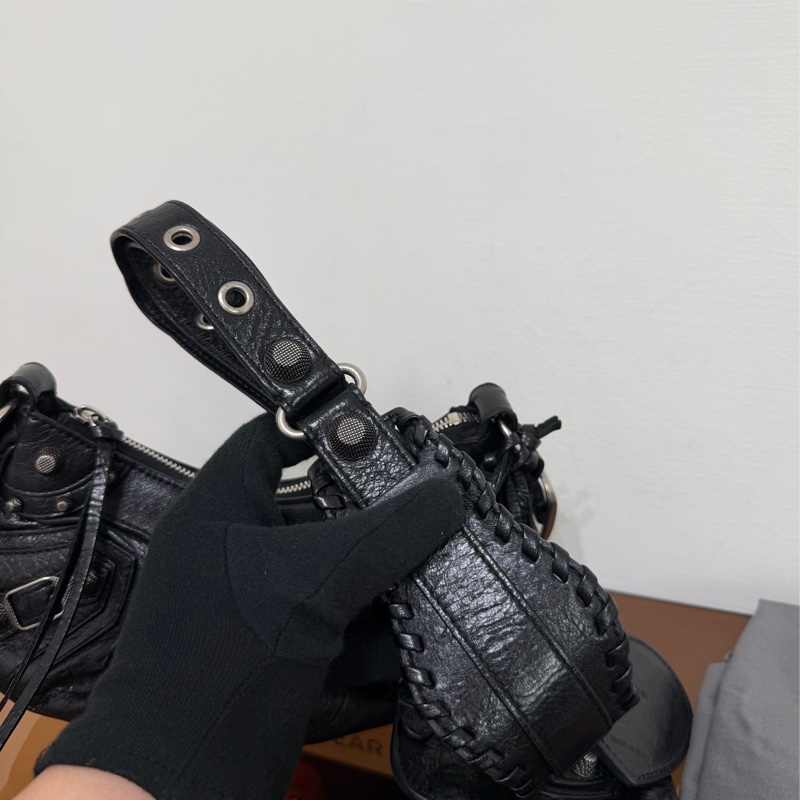 #全網最便宜 Balenciaga Le Cagole xs 月牙包機車包-19