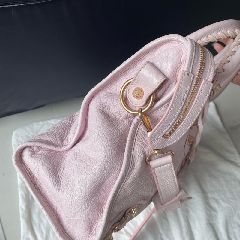 Balenciaga 巴黎世家櫻花粉金釘中號機車包。-1