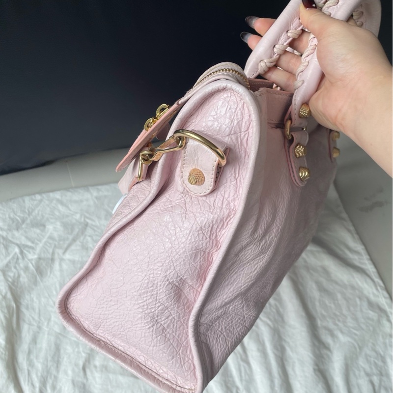 Balenciaga 巴黎世家櫻花粉金釘中號機車包。-2