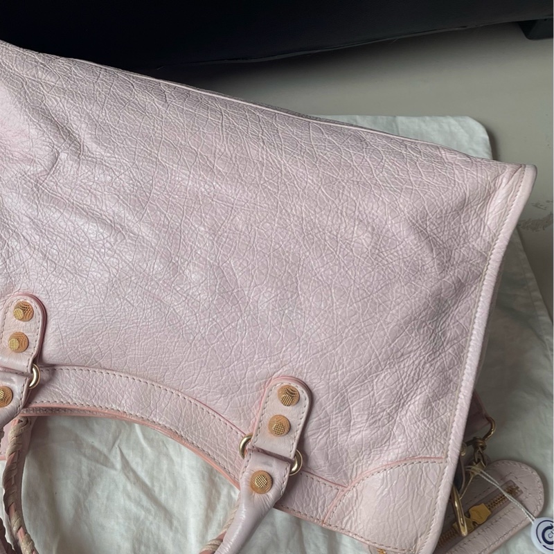 Balenciaga 巴黎世家櫻花粉金釘中號機車包。-3