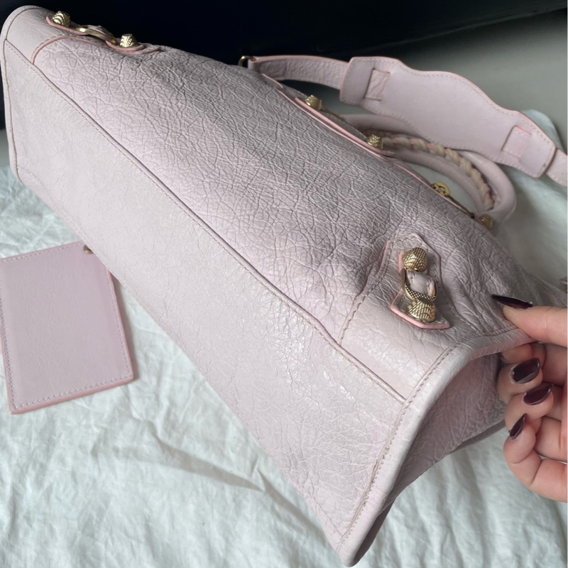 Balenciaga 巴黎世家櫻花粉金釘中號機車包。-7