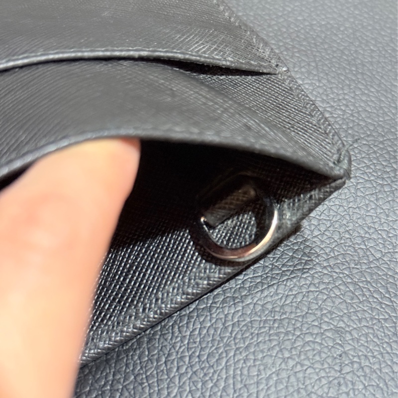 過海關✈️超方便的PRADA斜背包 黑色防刮牛皮材質-8