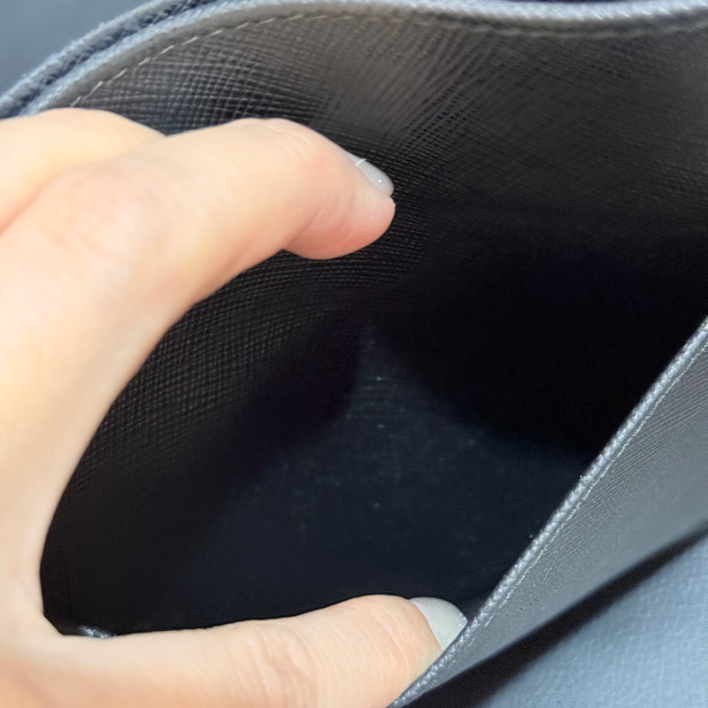 過海關✈️超方便的PRADA斜背包 黑色防刮牛皮材質-10