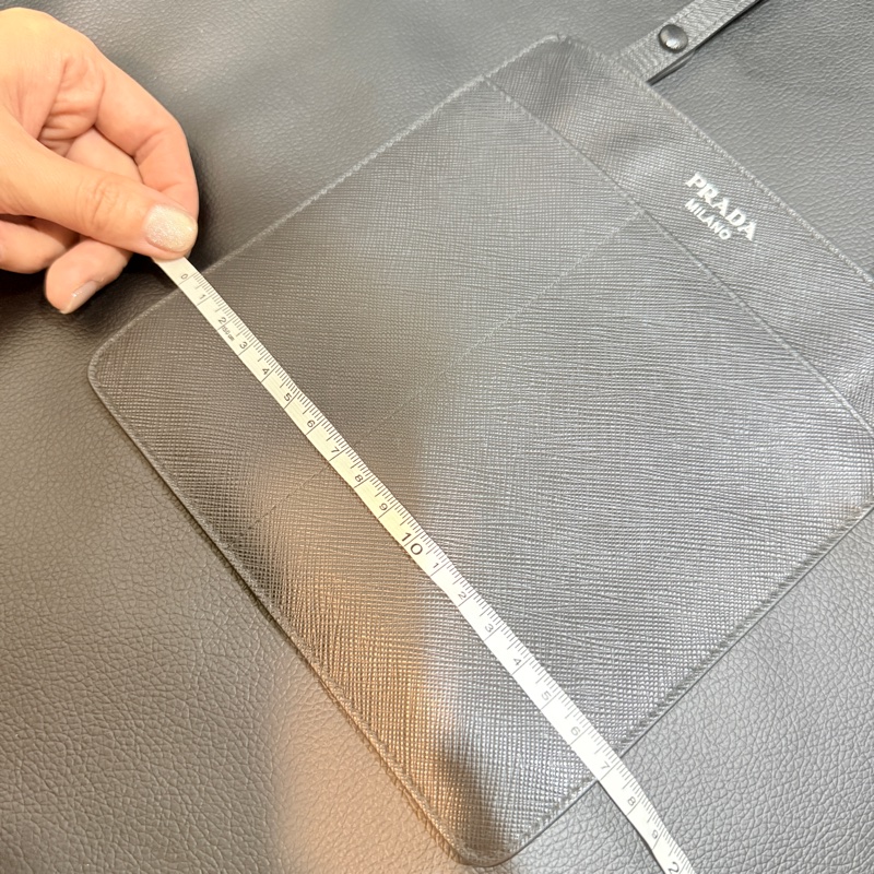 過海關✈️超方便的PRADA斜背包 黑色防刮牛皮材質-14