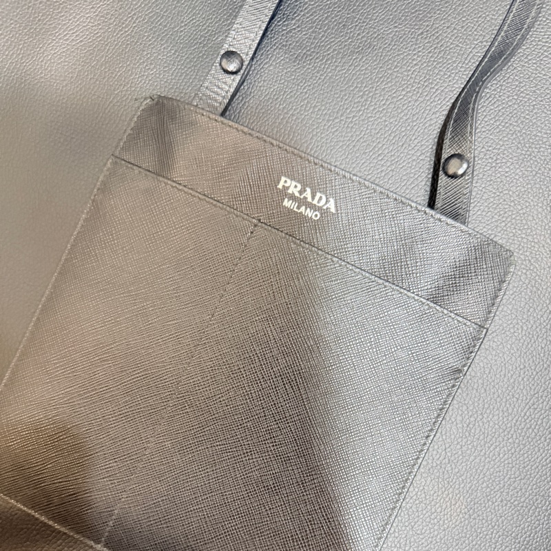 過海關✈️超方便的PRADA斜背包 黑色防刮牛皮材質-18