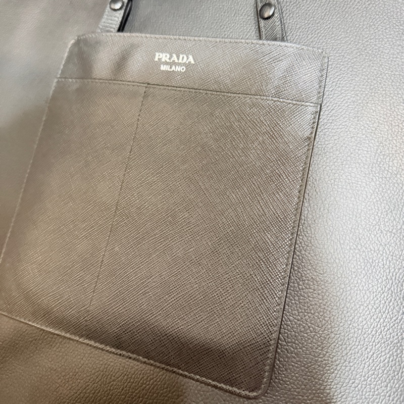 過海關✈️超方便的PRADA斜背包 黑色防刮牛皮材質-19