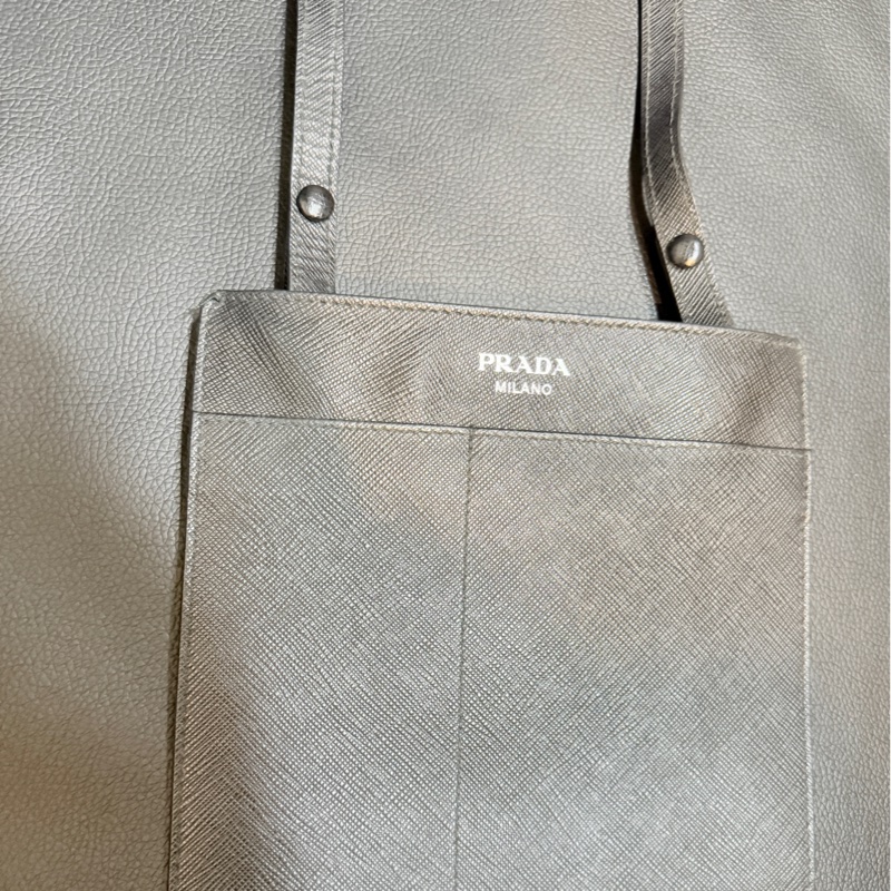 過海關✈️超方便的PRADA斜背包 黑色防刮牛皮材質-20