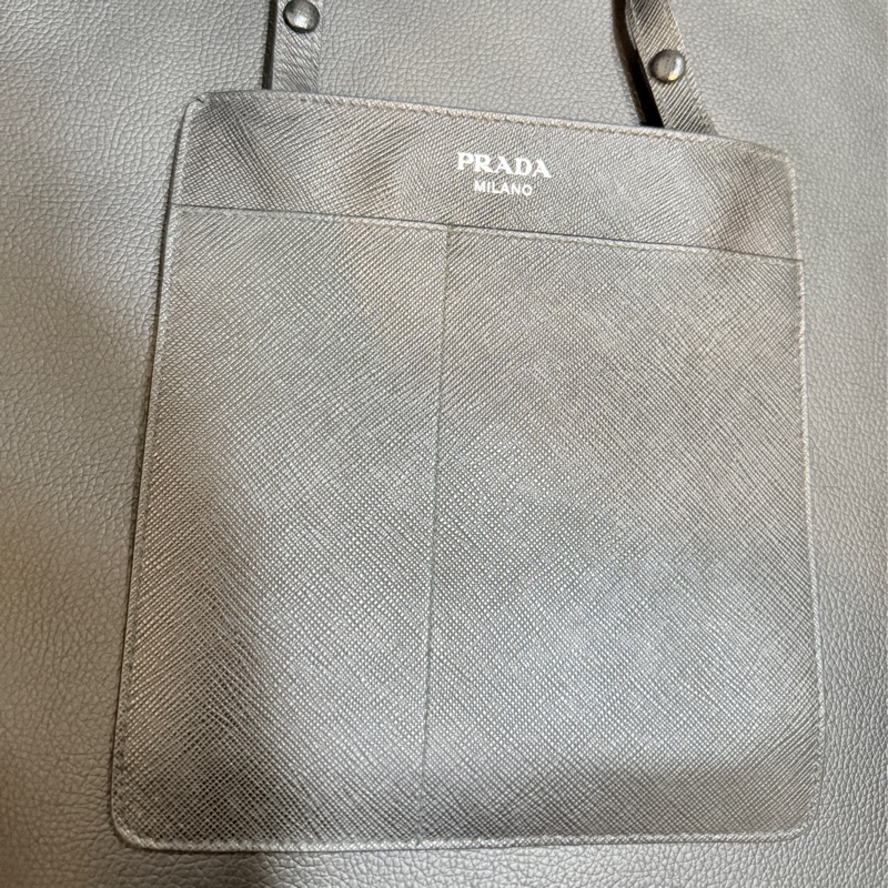 過海關✈️超方便的PRADA斜背包 黑色防刮牛皮材質-21
