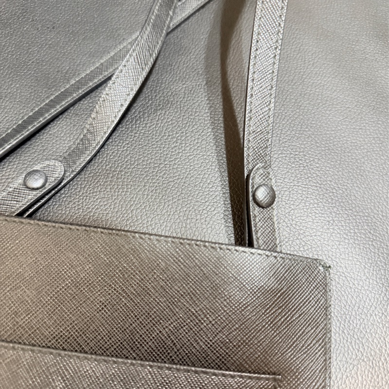 過海關✈️超方便的PRADA斜背包 黑色防刮牛皮材質-22