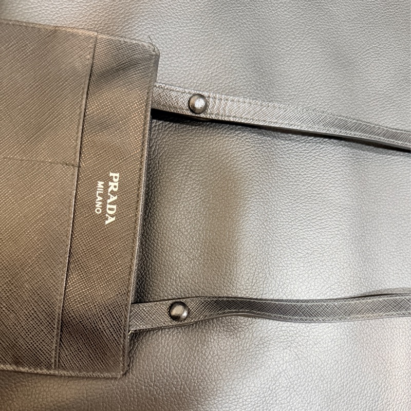 過海關✈️超方便的PRADA斜背包 黑色防刮牛皮材質-23