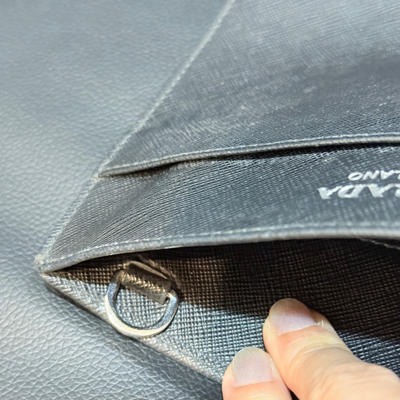 過海關✈️超方便的PRADA斜背包 黑色防刮牛皮材質-29