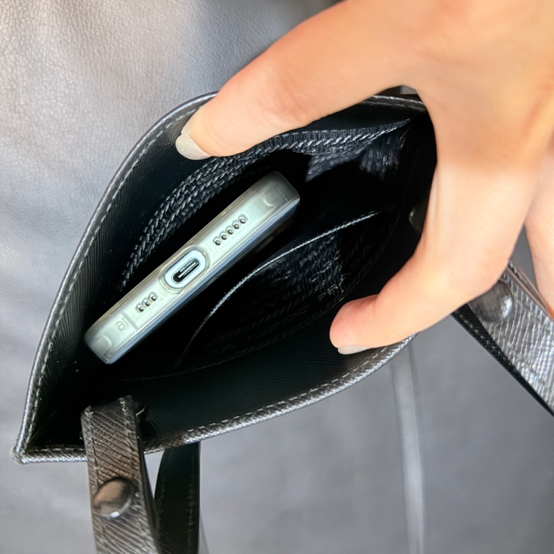 過海關✈️超方便的PRADA斜背包 黑色防刮牛皮材質-33