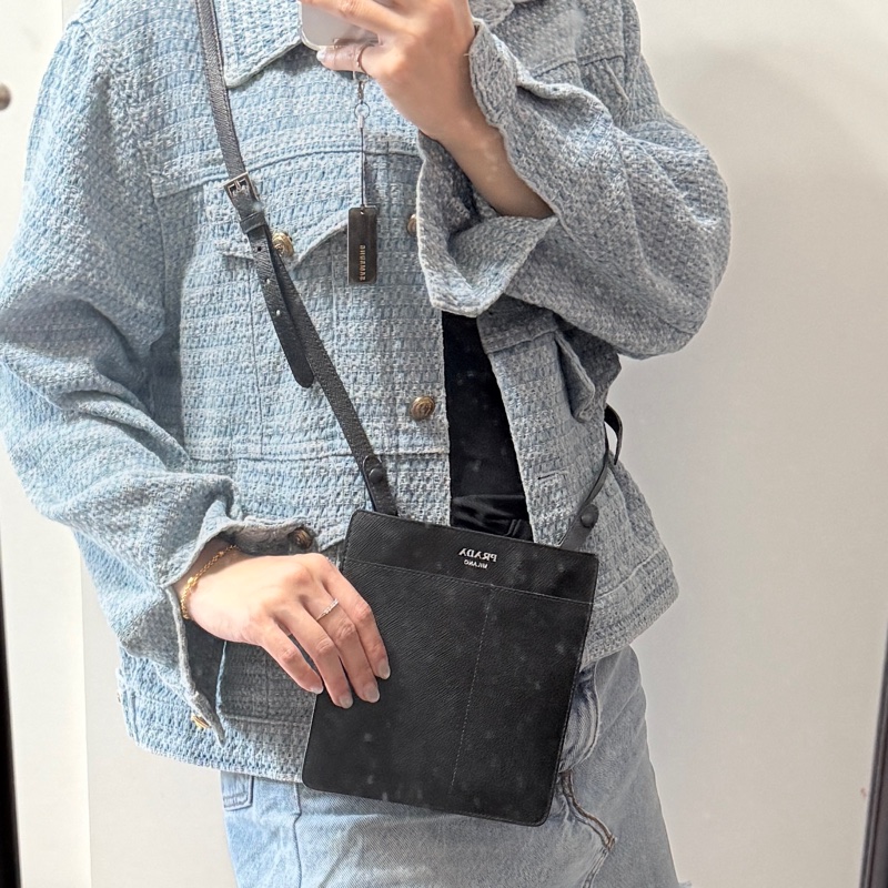 🏅狀態好95新✨低於專櫃半價🫶🏻男生的帥包PRADA男包 手機包 斜背包 黑色防刮牛皮材質-12