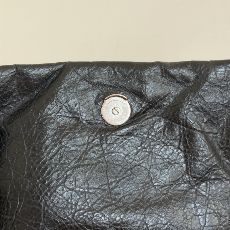 #小紅書爆款 Balenciaga Monaco Mini 黑銀 枕頭包-17