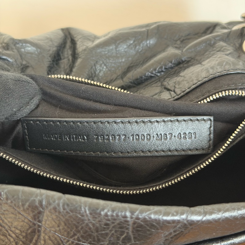 #小紅書爆款 Balenciaga Monaco Mini 黑銀 枕頭包-19