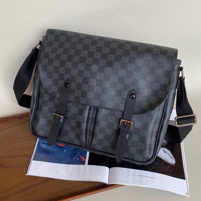 Louis Vuitton黑棋盤格christopher劍橋郵差包,15年編碼,配件無。尺寸:33*8*28cm。-2