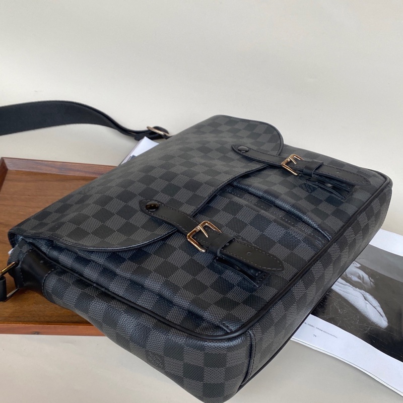 Louis Vuitton黑棋盤格christopher劍橋郵差包,15年編碼,配件無。尺寸:33*8*28cm。-3