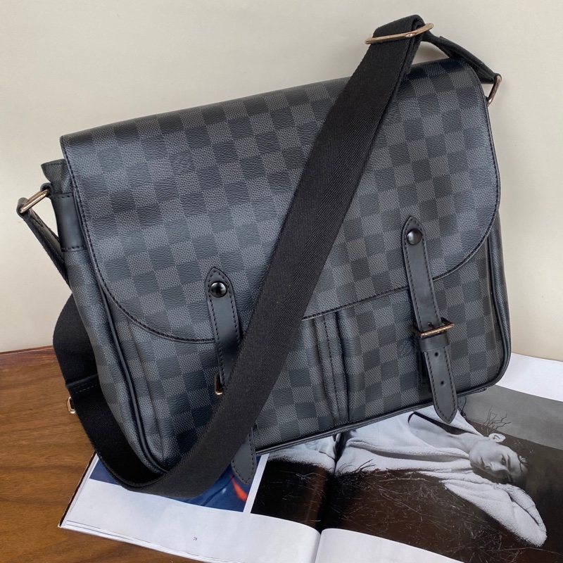 Louis Vuitton黑棋盤格christopher劍橋郵差包,15年編碼,配件無。尺寸:33*8*28cm。-4