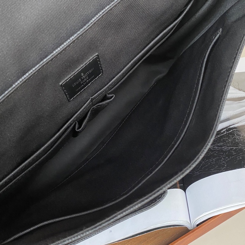 Louis Vuitton黑棋盤格christopher劍橋郵差包,15年編碼,配件無。尺寸:33*8*28cm。-7