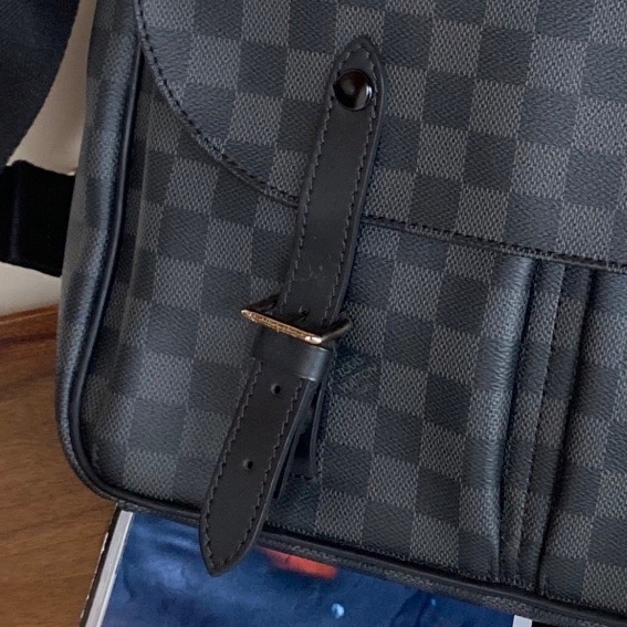 Louis Vuitton黑棋盤格christopher劍橋郵差包,15年編碼,配件無。尺寸:33*8*28cm。-8