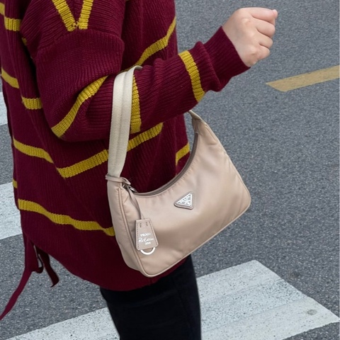 #全網最便宜 Prada 2000 hobo 奶茶色
