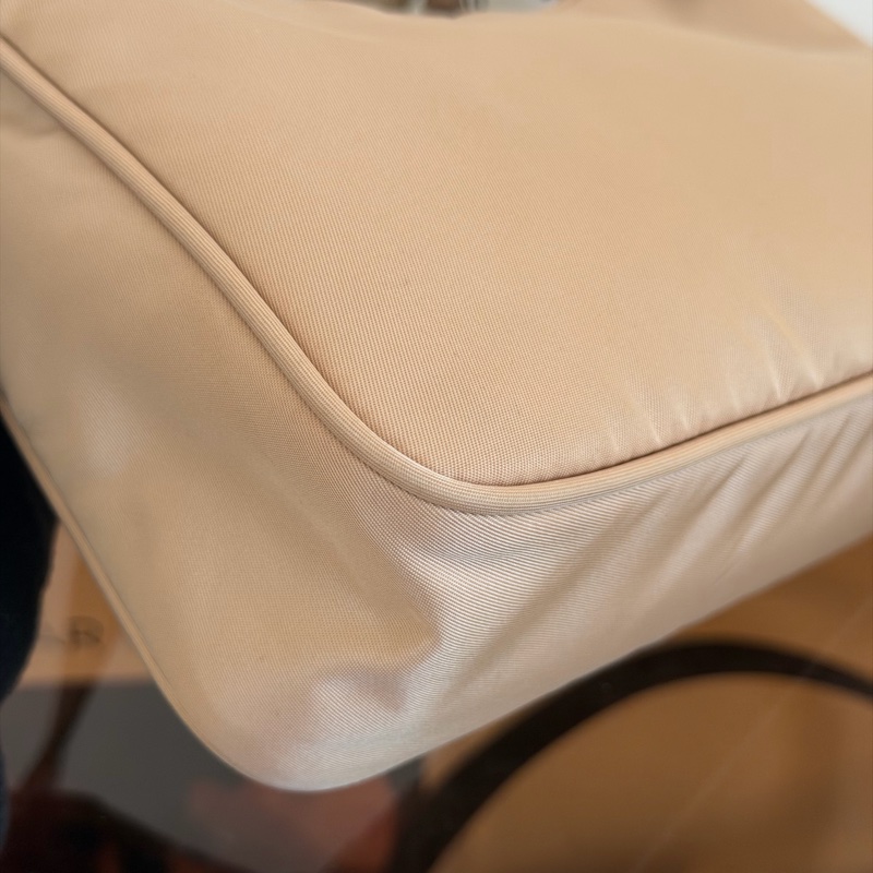 #全網最便宜 Prada 2000 hobo 奶茶色-10