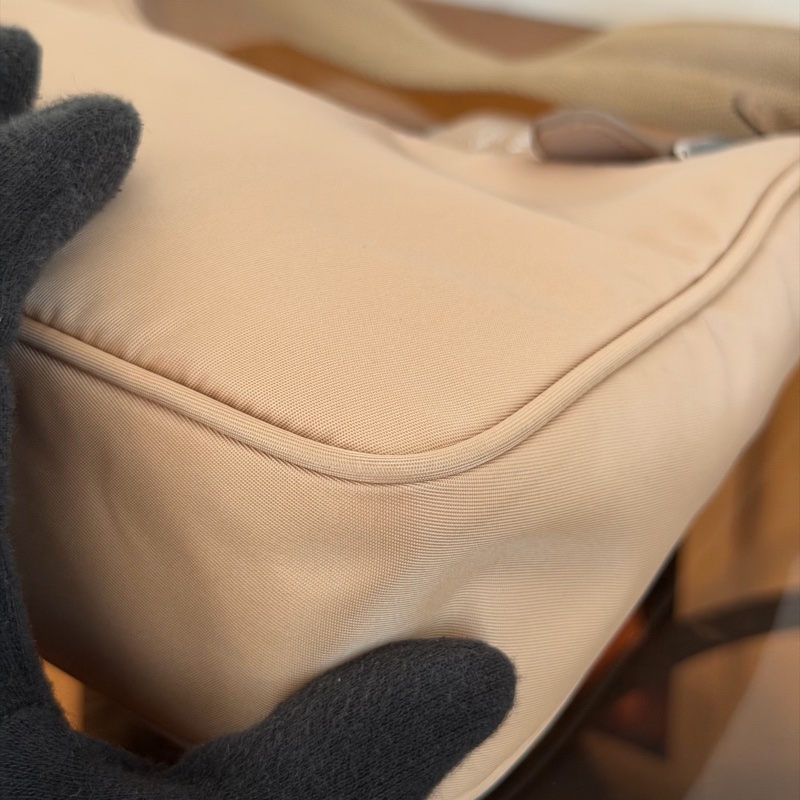 #全網最便宜 Prada 2000 hobo 奶茶色-11