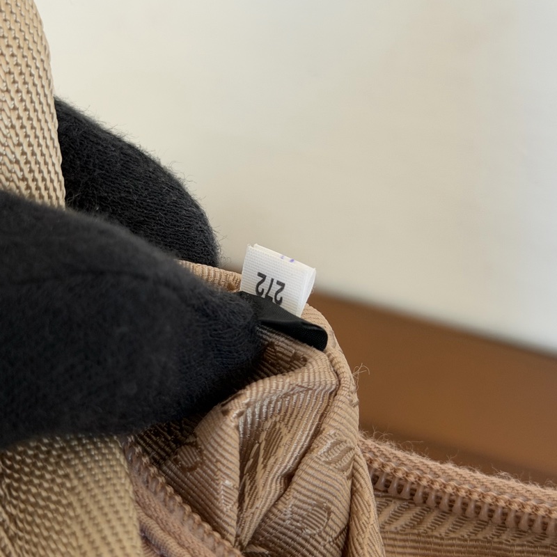 #全網最便宜 Prada 2000 hobo 奶茶色-19