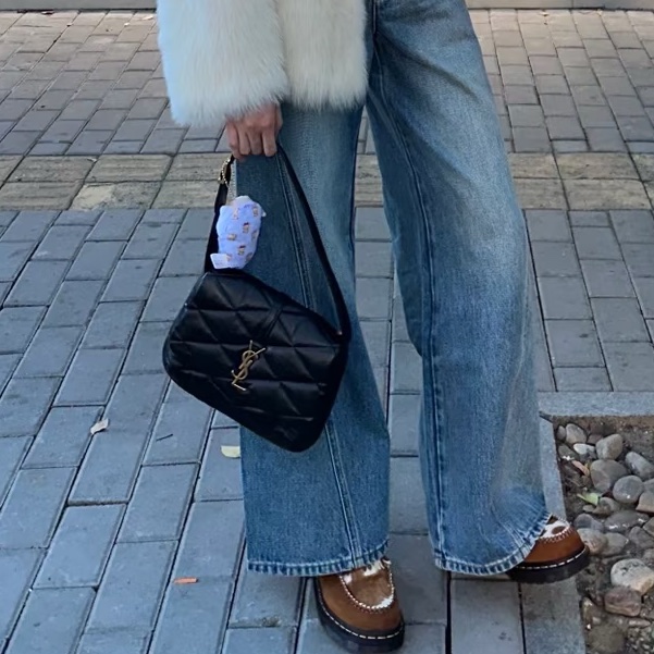 🍓SAINT LAURENT 聖羅蘭Le5A7黑銀油蠟皮V紋雲朵雙肩包後背包-18