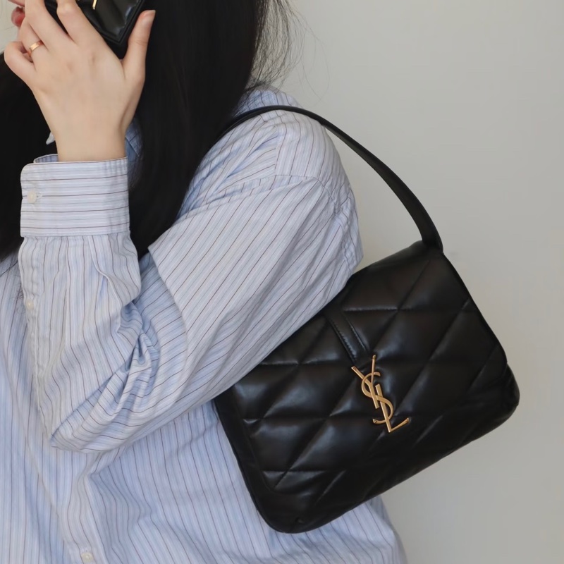 🍓SAINT LAURENT 聖羅蘭Le5A7黑銀油蠟皮V紋雲朵雙肩包後背包-26