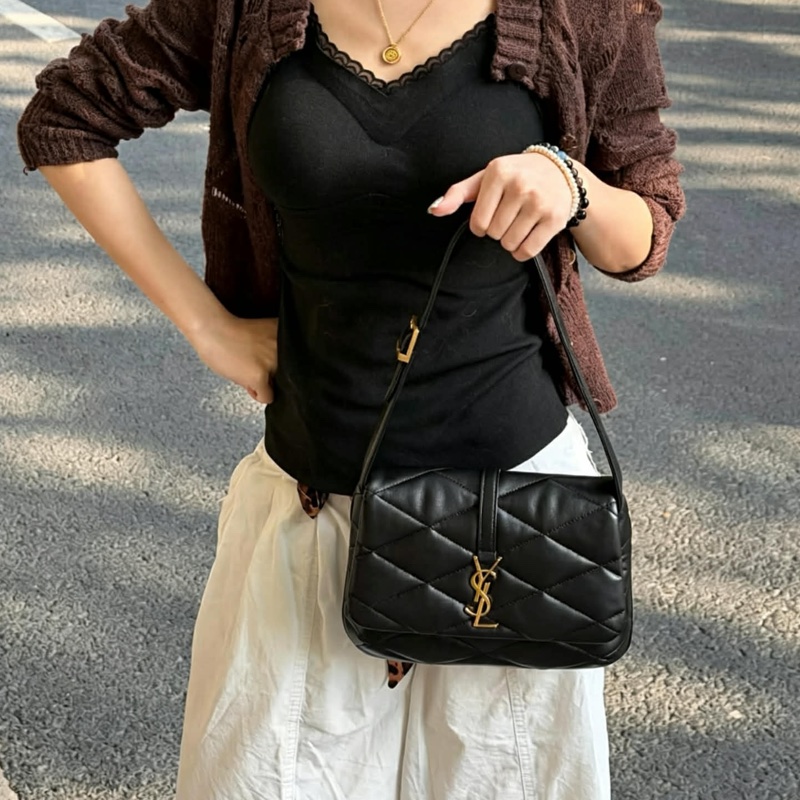 🍓SAINT LAURENT 聖羅蘭Le5A7黑銀油蠟皮V紋雲朵雙肩包後背包-31