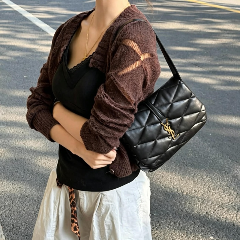 🍓SAINT LAURENT 聖羅蘭Le5A7黑銀油蠟皮V紋雲朵雙肩包後背包-33