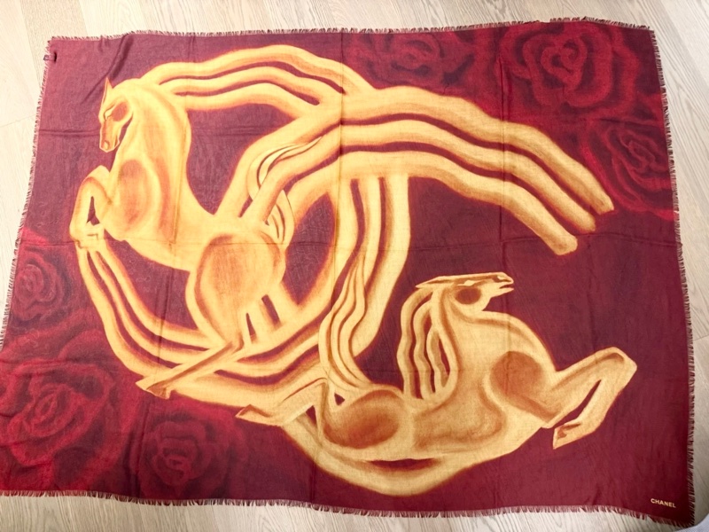 Chanel VIC 馬年新年禮 Cashmere 大披肩 💛全新-1