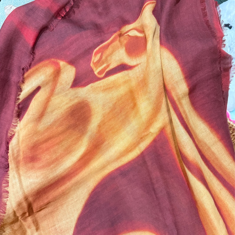 Chanel VIC 馬年新年禮 Cashmere 大披肩 💛全新-3