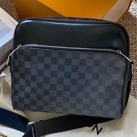 Louis Vuitton路易威登黑色棋盤格郵差包小號男士斜挎包，尺寸: 28.5x25x7cm，配件:塵袋