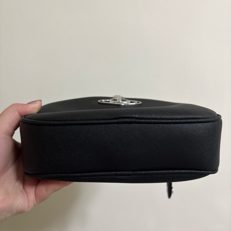 二手全新Vivienne Westwood西太后銀字星球LOGO防刮PU拉鍊斜背相機包-2