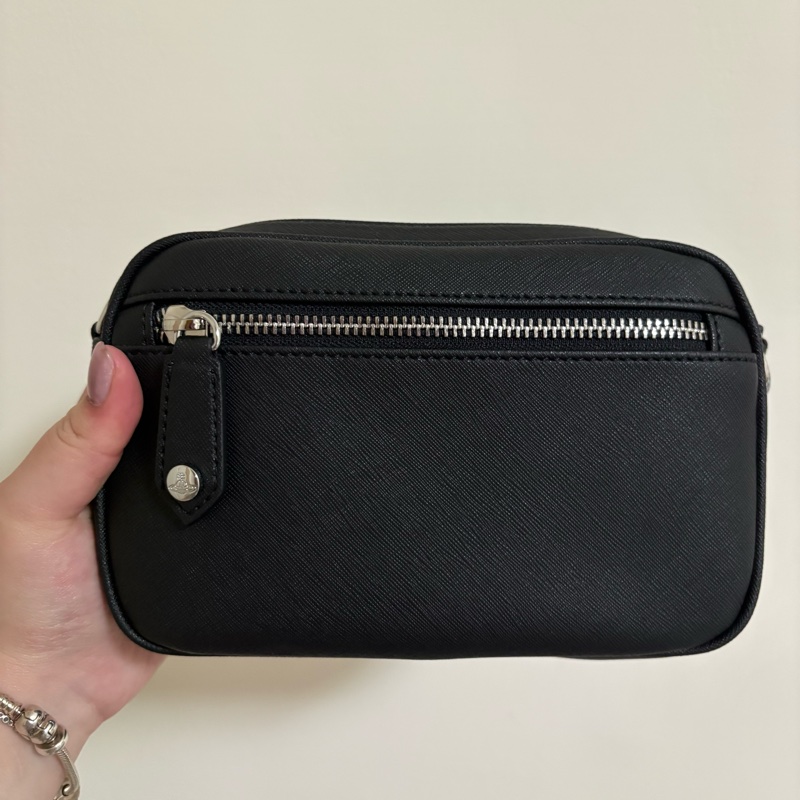 二手全新Vivienne Westwood西太后銀字星球LOGO防刮PU拉鍊斜背相機包-11