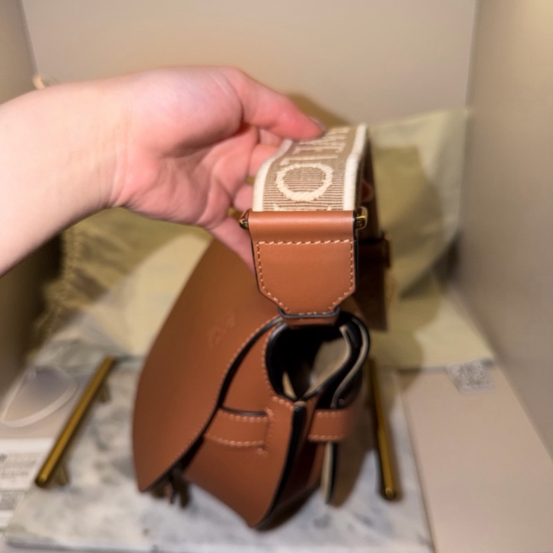 Loewe 中號 Gate 熱門焦糖色馬鞍包 26x19cm 近9.9新 有購證防塵袋-4