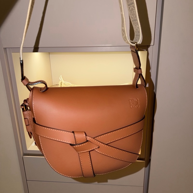 Loewe 中號 Gate 熱門焦糖色馬鞍包 26x19cm 近9.9新 有購證防塵袋-7