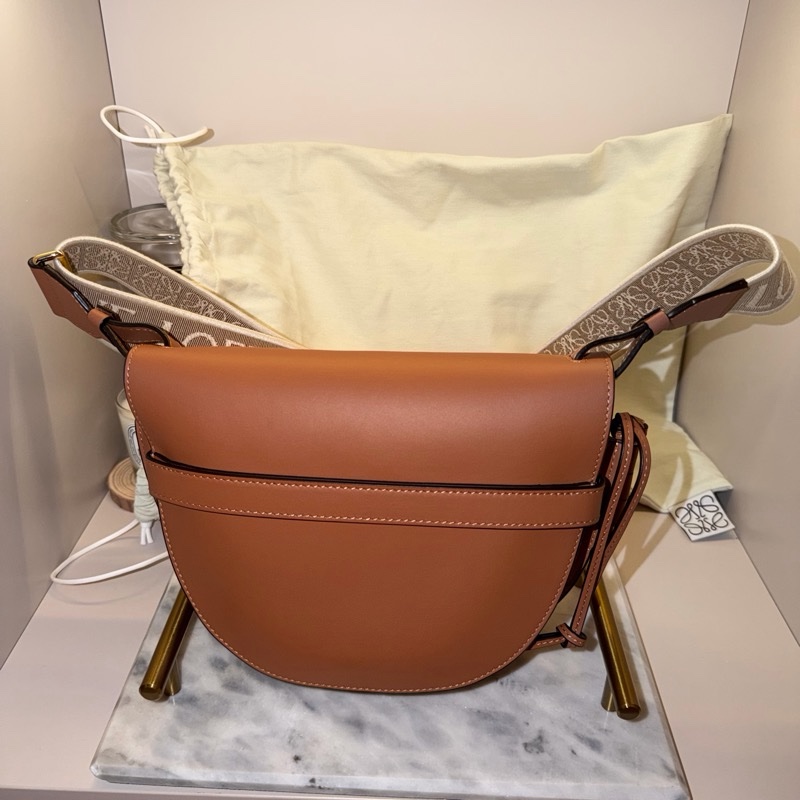 Loewe 中號 Gate 熱門焦糖色馬鞍包 26x19cm 近9.9新 有購證防塵袋-11